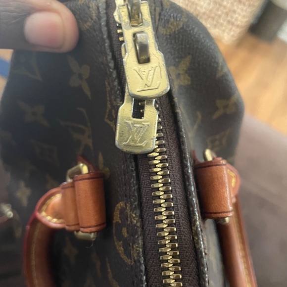 SOLD !!!  
Louis Vuitton Speedy Bandoulière handbag in Monogram canvas. - Picture 2 of 10